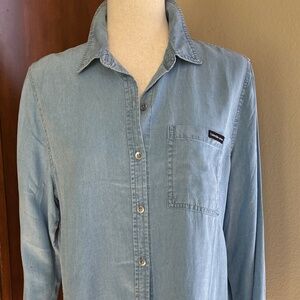 NWT  Calvin Klein Chambray Light Blue  Size Medium